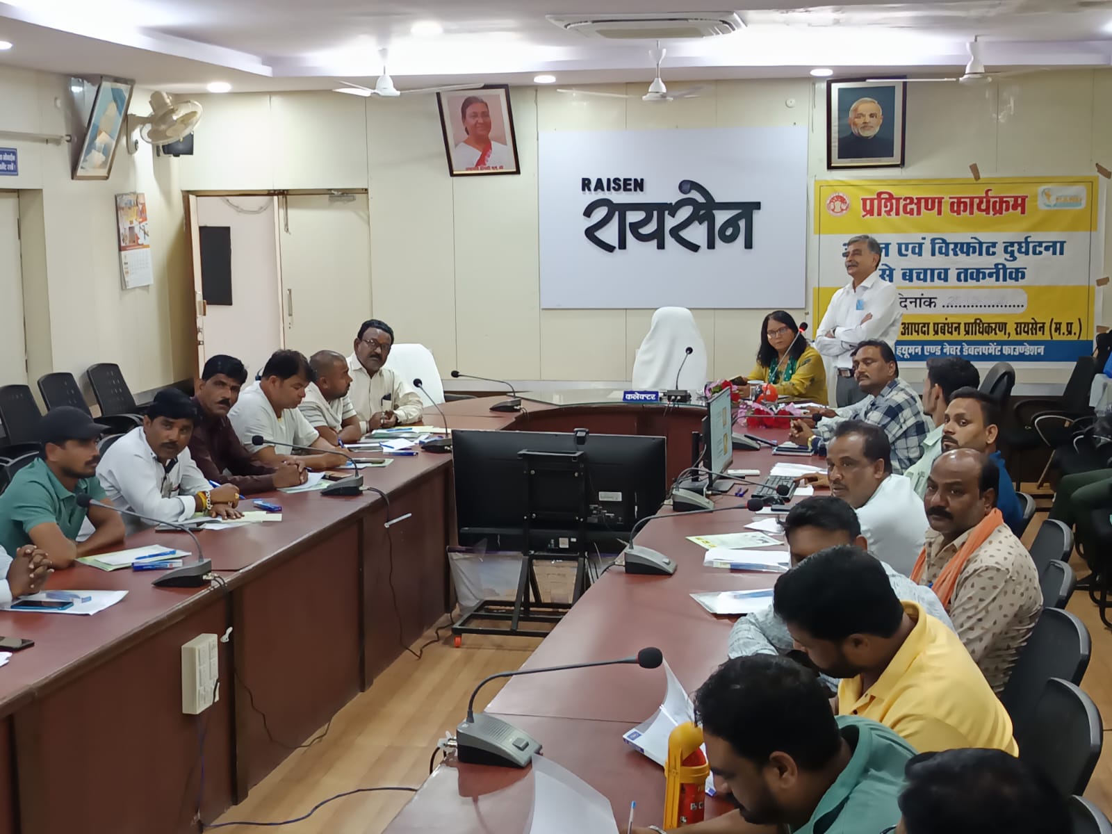 आपदा प्रबंधन के तहत अग्नि एवं विस्फोट दुर्घटनाओं में राहत-बचाव कार्य हेतु दिया गया प्रशिक्षण