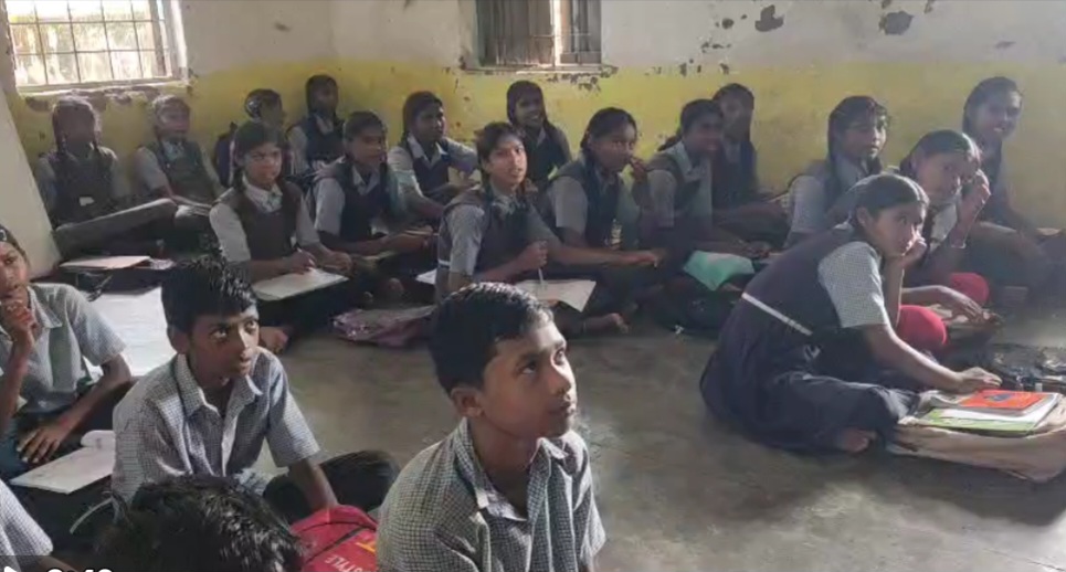 बसंतपुर पंचायत प्रतिनिधियों का औचक निरीक्षण: स्कूल की हकीकत ने चौंकाया ।