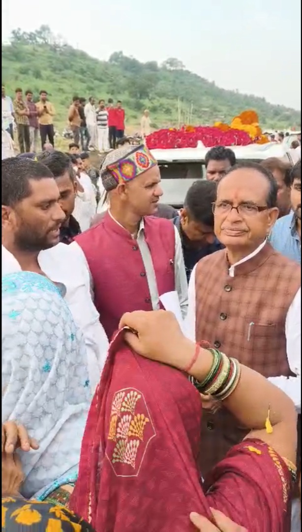 प्रधानमंत्री आवास के आडे आ रहा पुरातत्व विभाग । गरीबों के आवास का सपना हो रहा धराशायी।