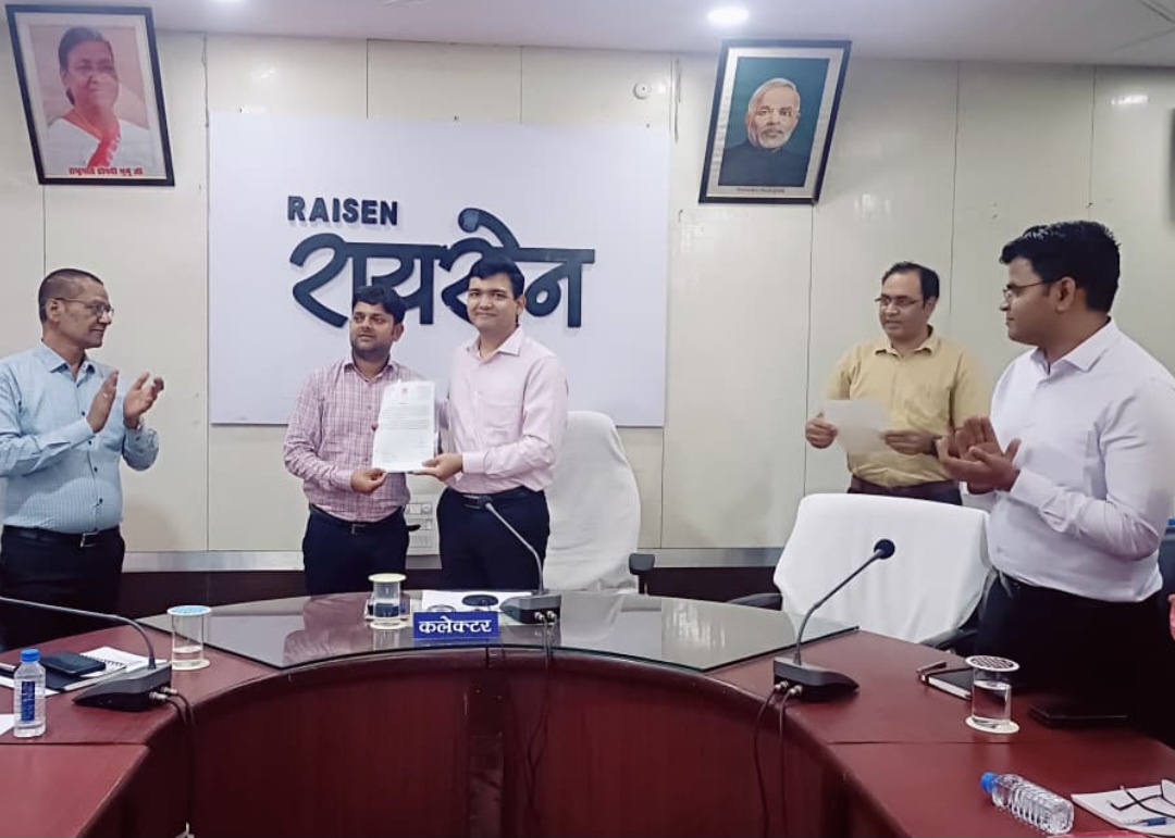 सीएम हेल्पलाईन शिकायतों के निराकरण में रायसेन जिला पुनः प्रदेश में प्रथम स्थान परटीएल बैठक में कलेक्टर श्री विश्वकर्मा ने की सीएम हेल्पलाईन तथा योजनाओं की समीक्षा