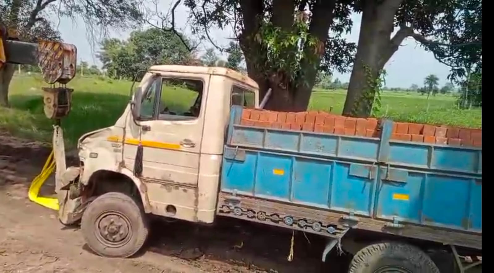 सांची विकास खंड के मुश्काबाद में रेलवे ओवरब्रिज निर्माण से बाधित आवागमन, डाइवर्ट मार्ग न बनने से बढ़ी परेशानी