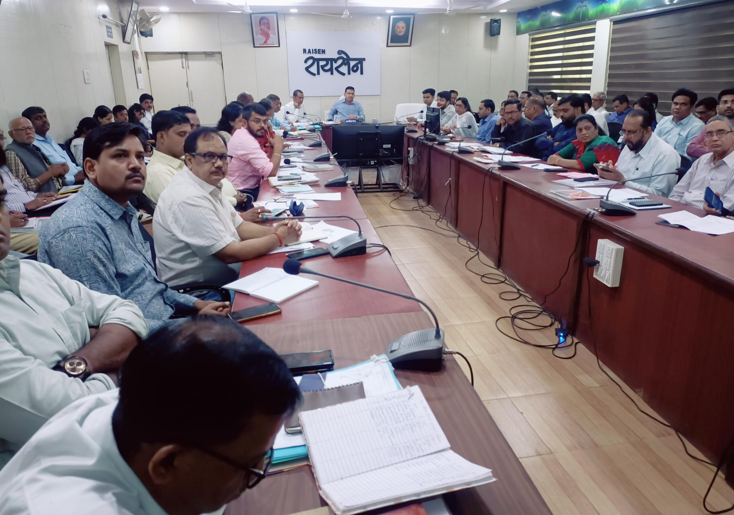 कलेक्टर श्री विश्वकर्मा ने भावांतर योजना के प्रभावी क्रियान्वयन हेतु अधिकारियों से की गहन चर्चा