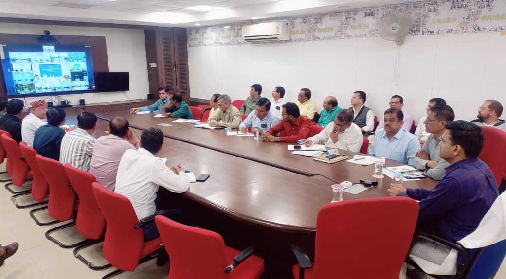 मतदाता सूची का विशेष गहन पुनरीक्षणभारत निर्वाचन आयोग के निर्देशों का अधिकारी अनिवार्य रूप से करें पालनमुख्य निर्वाचन पदाधिकारी श्री झा ने कमिश्नर और कलेक्टर के साथ की वर्चुअल बैठक