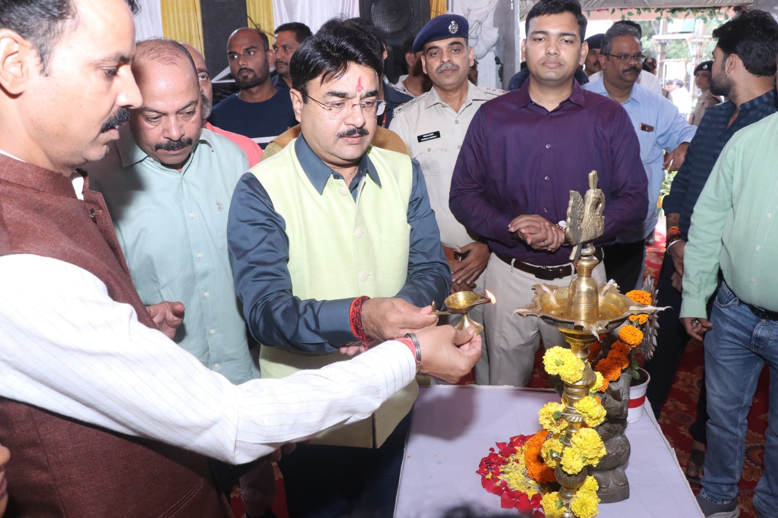 स्कूली छात्र-छात्राओं द्वारा दी गई सांस्कृतिक कार्यक्रमों की प्रस्तुतिरायसेन स्थित वन परिसर में सम्पन्न हुआ मध्यप्रदेश का 70वां स्थापना दिवस कार्यक्रम