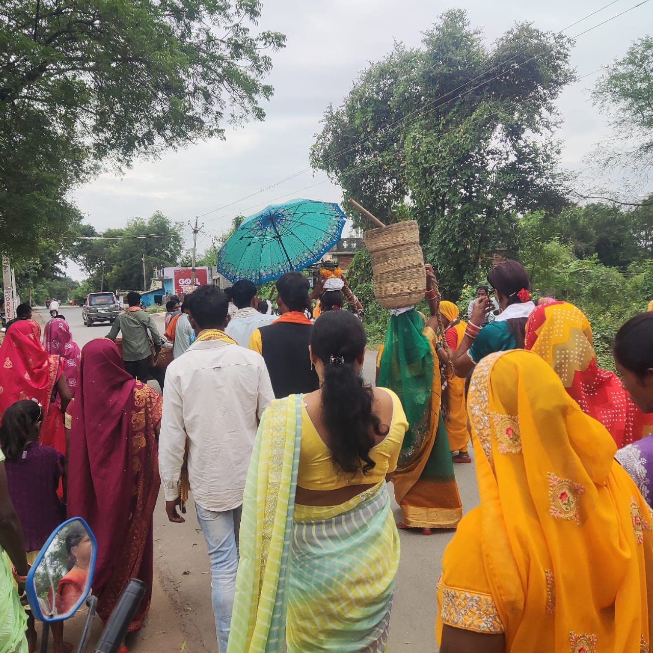 गौरा गौरी पूजा विसर्जन, बसंतपुर ग्राम वासियों ने नमआंखों से विदाई दी।
