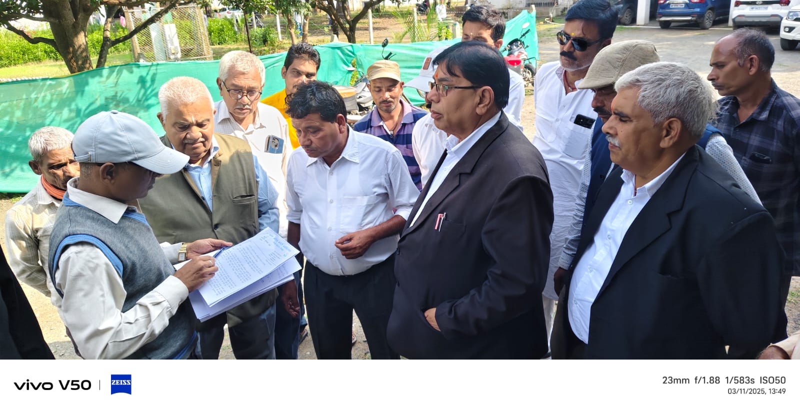 बारिश के कारण किसानों के समस्याओं को लेकर ब्लॉक कांग्रेस कमेटी ने अनुविभागीय अधिकारी राजस्व को सौंपा ज्ञापन।