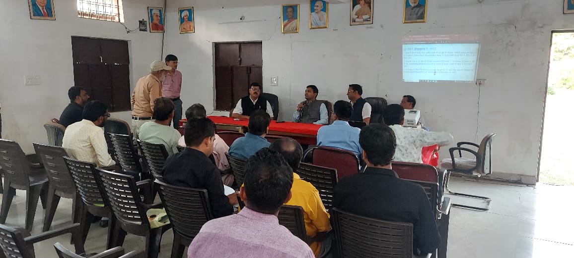 आयोग के निर्देशों के अनुरूप एसआईआरनिर्वाचन के मैपिंग कार्य को पूर्ण कराएंकलेक्टर तथा जिला निर्वाचन अधिकारी श्री विश्वकर्मा ने एसआईआर प्रक्रिया के संबंध में बीएलओ को दिए निर्देश