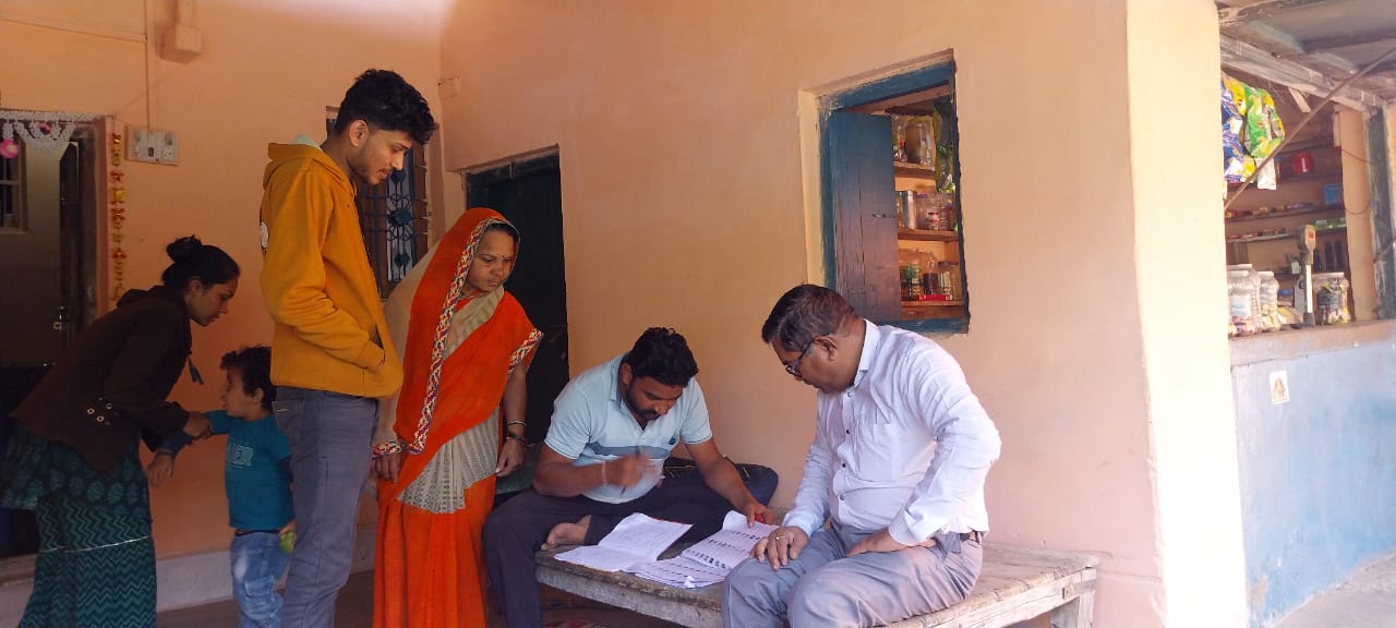 जिले बीएलओ द्वारा घर–घर जाकर किया जा रहा है एसआईआर में मैपिंग कार्य