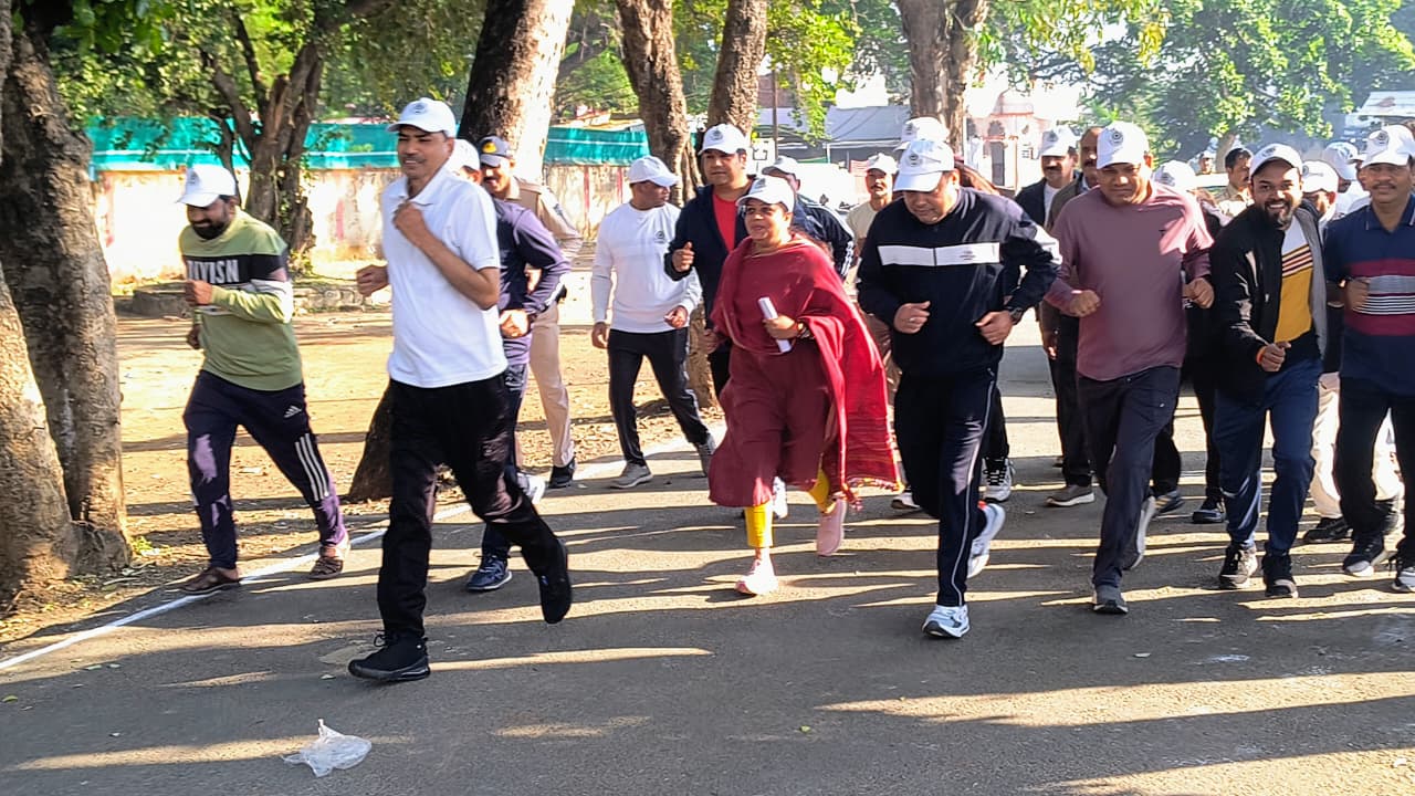 विधिक सेवा दिवस पर रायसेन में ‘‘न्याय के लिए दौड़‘‘ आौर विधिक जागरूकता प्रदर्षनी का आयोजन