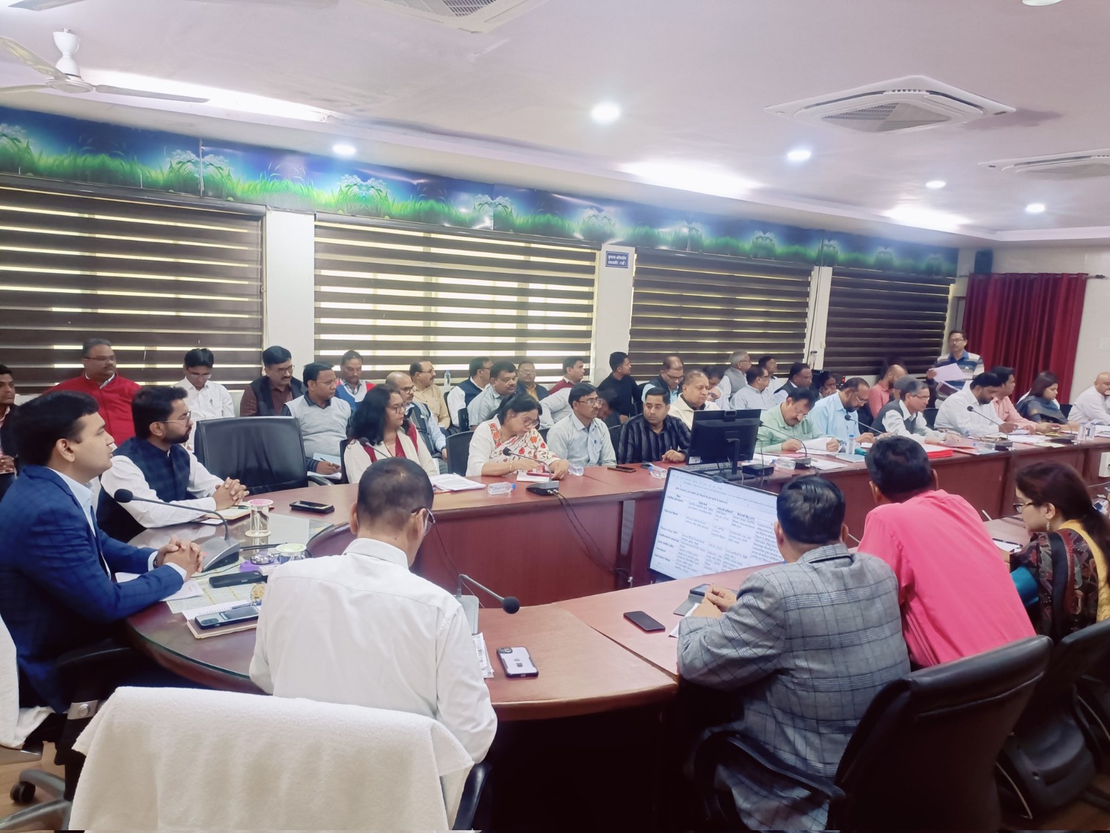 निर्वाचन आयोग के निर्देशों के अनुरूप सम्पन्न कराएं एसआईआर की कार्यजिले में प्राकृतिक और उद्यानिकी खेती तथा दुग्ध उत्पादन को बढ़ाने विकसित किए जाएंगे कलस्टरटीएल बैठक में कलेक्टर श्री विश्वकर्मा ने की विभागीय योजनाओं तथा कार्यो की समीक्षा