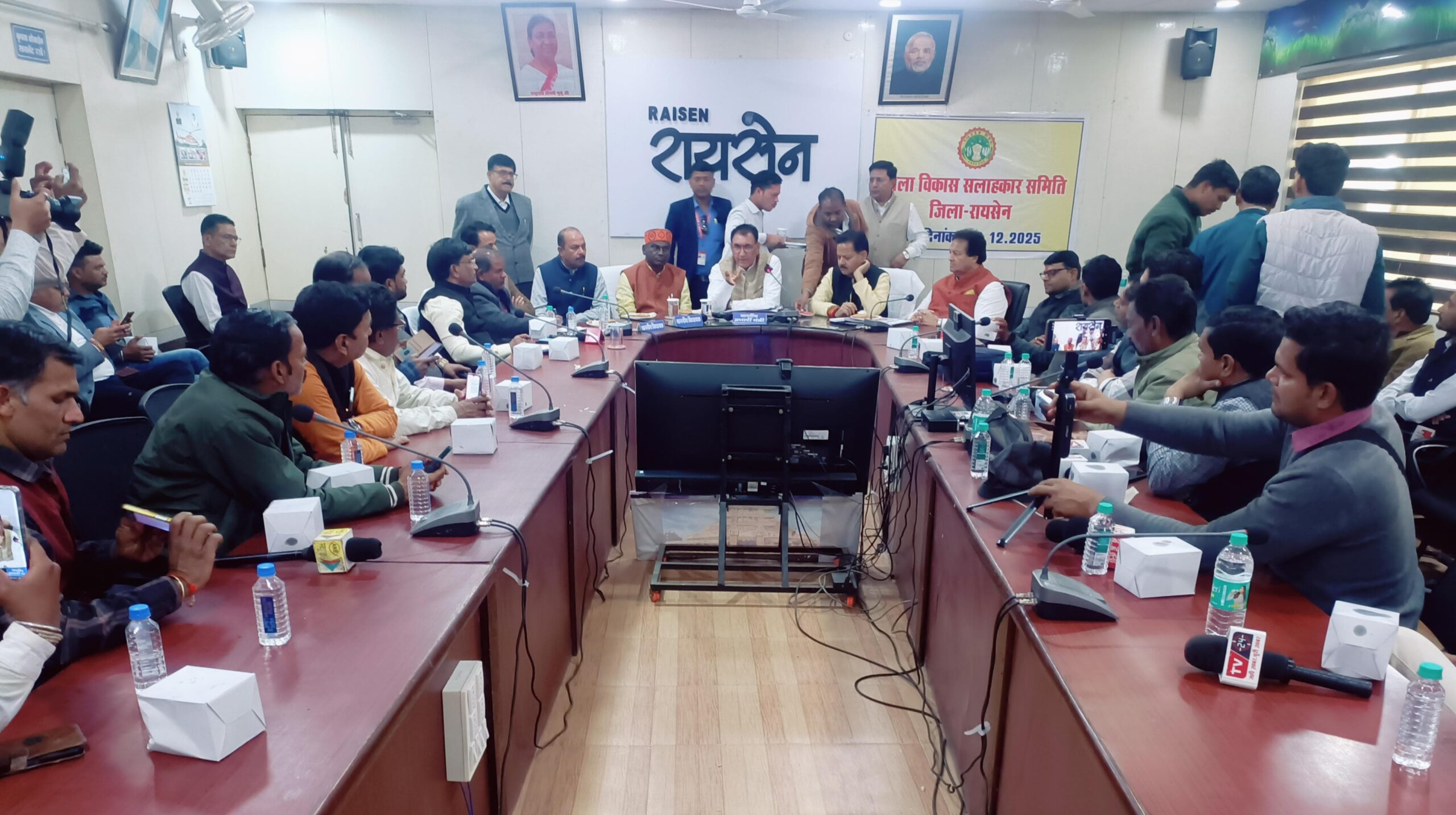 रायसेन जिले ने विगत दो वर्षों में विकास के नवीन आयाम स्थापित किए हैं- प्रभारी मंत्री श्री पंवारजिले ने मण्डीदीप क्षेत्र में 1800 करोड़ रू लागत की बीईएमएल रेलहब फैक्ट्री, जल गंगा अभियान में द्वितीय स्थान सहित विभिन्न क्षेत्रों में प्राप्त की उपलब्धियांप्रभारी मंत्री श्री पंवार की अध्यक्षता में प्रेस वार्ता आयोजित