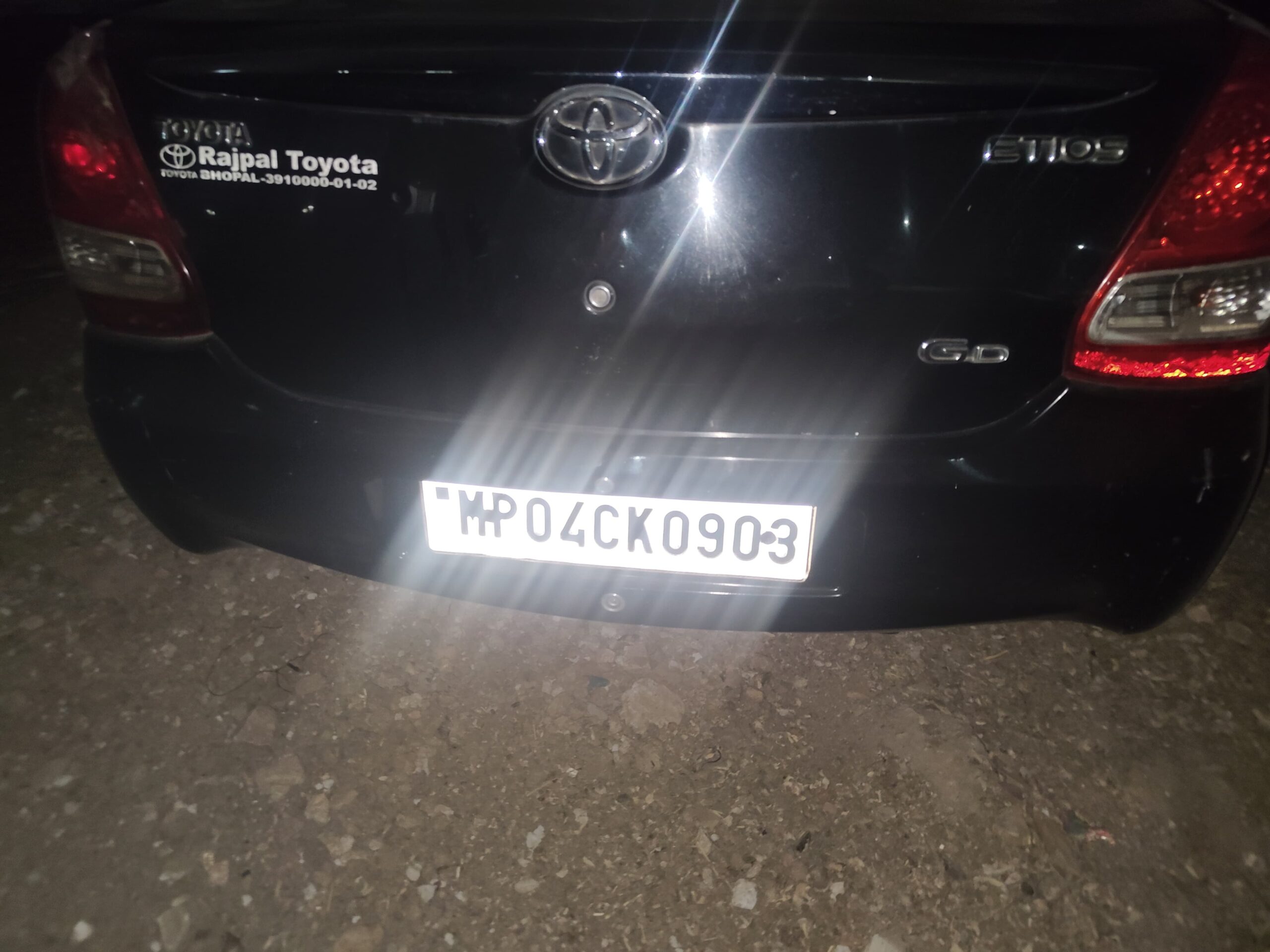 सांची पुलिस की बड़ी कार्रवाई: अवैध शराब माफिया पर शिकंजा।नाकेबंदी के दौरान कार से 182 बोतल अंग्रेजी शराब जप्त, चालक फरार