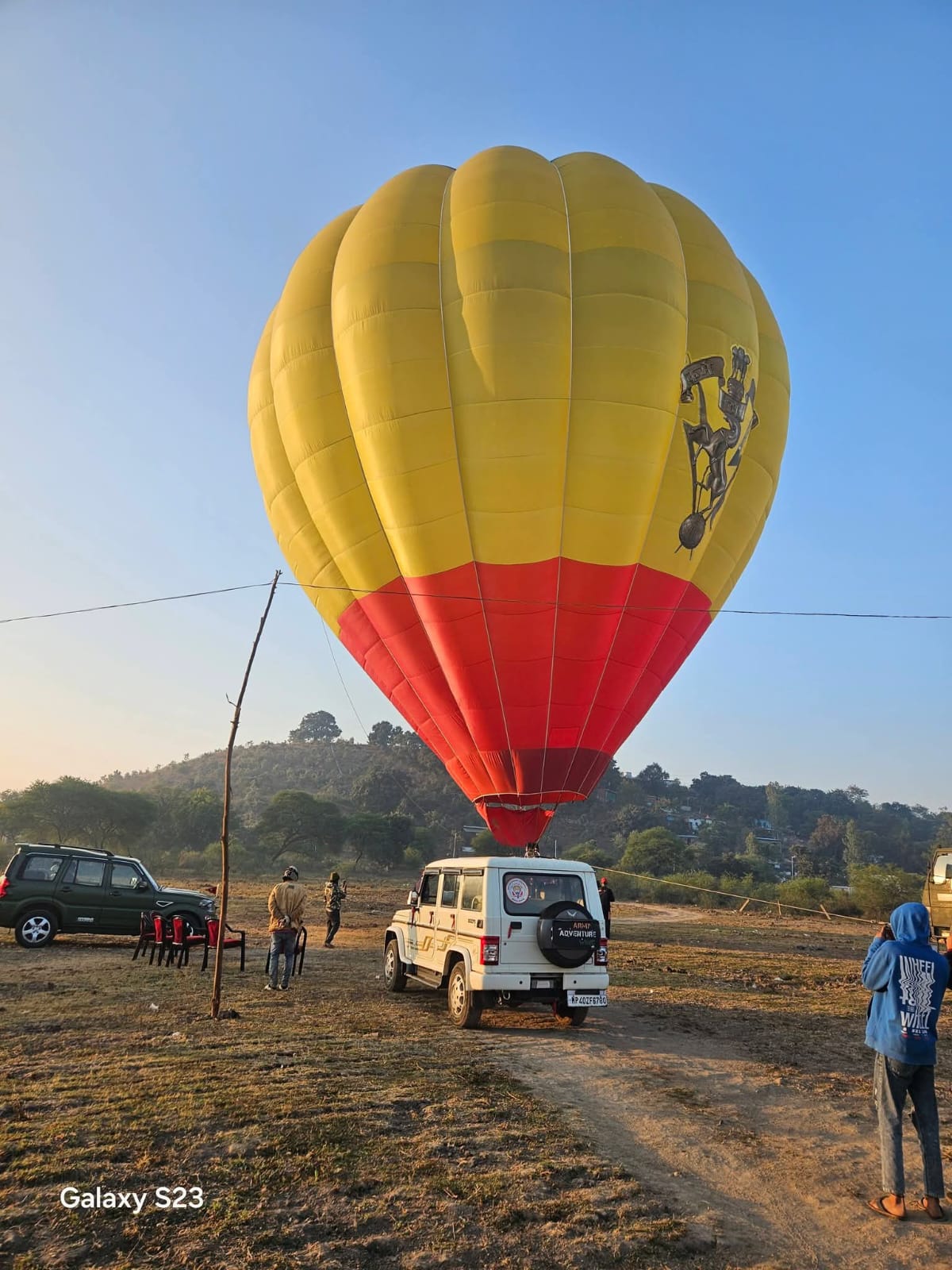 नागौरी क्षेत्र में भारतीय सेना का हॉट एयर बैलून फेस्टिवल, युवाओं में देशसेवा का संदेश।सेना के बैलून ने 500 फीट की ऊंचाई तक उडान भरी, कार्यक्रम देखने उमड़ी ग्रामीणों व युवाओं की भीड़