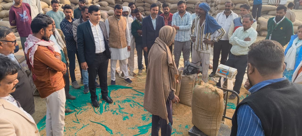 कलेक्टर श्री विश्वकर्मा ने धान उपार्जन केंद्रों का क्या निरीक्षण