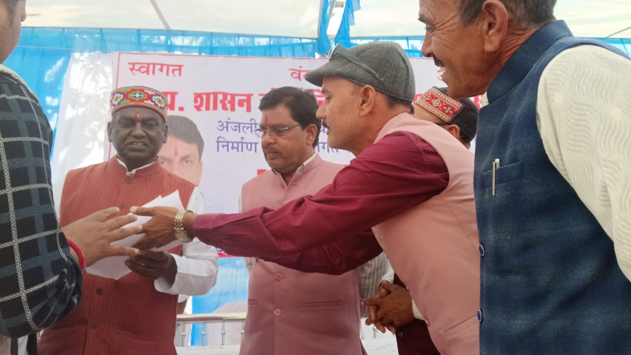 राष्ट्रीय राजमार्ग के चौडीकरण से लोगों को न हो नुकसान ।सौपा ज्ञापन