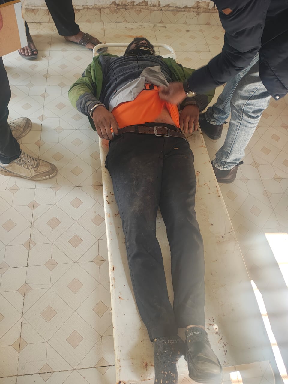 गुलगांव में युवक की वाइक के गिरने से हुई मौत,पुलिस ने मर्ग कायम कर जांच शुरू की।सड़क किनारे मिला था शव, पुलिस जुटी जांच में।