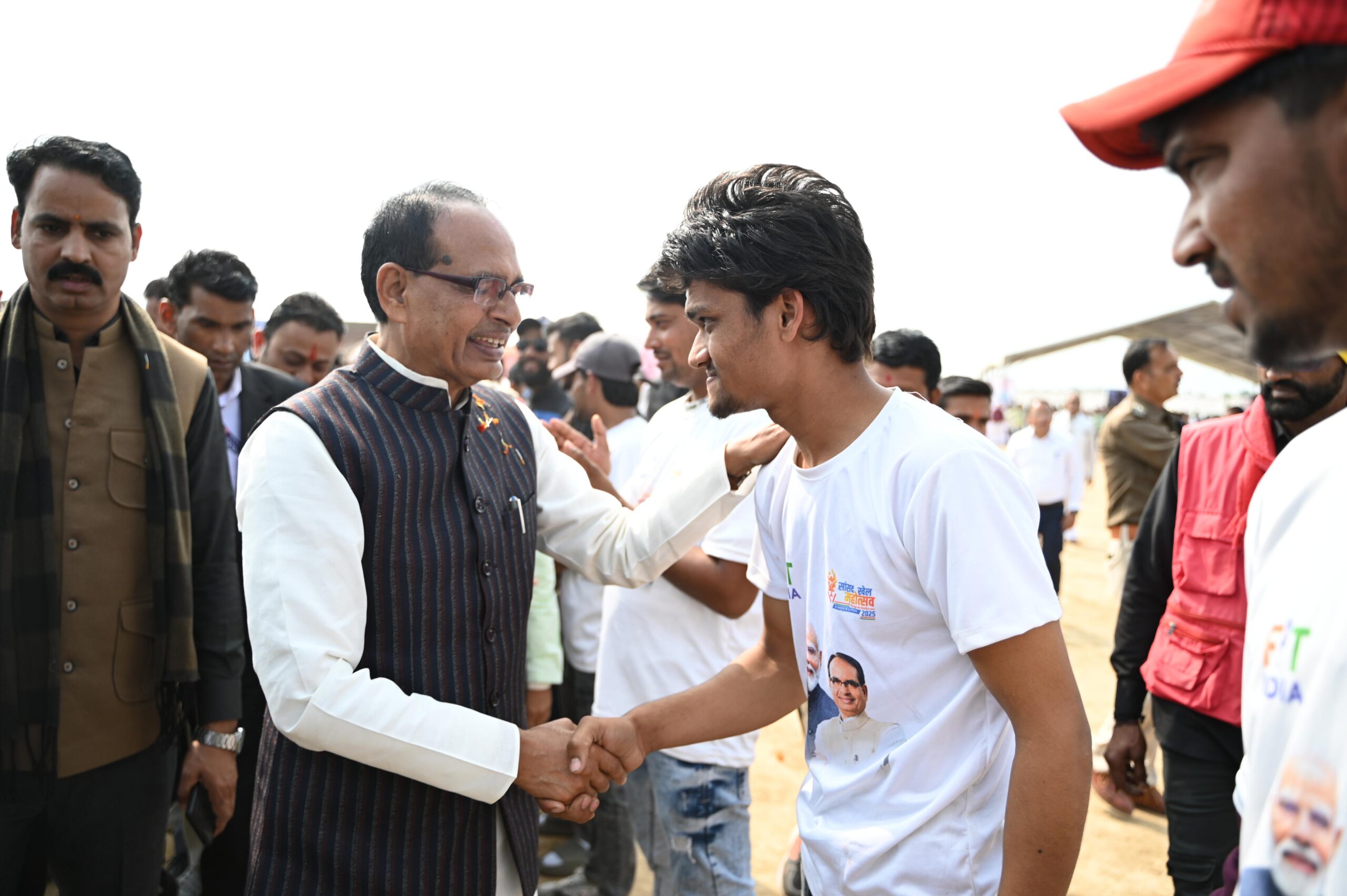 केन्द्रीय मंत्री शिवराज सिंह चौहान, सिलवानी विधानसभा में आयोजित सांसद खेल महोत्सव के क्रिकेट-कबड्डी के फाइनल मुकाबलों में शामिल हुएबेटा-बेटियों की मुस्कान में ही मेरी सफलता, हर साल धूमधाम से होगा सांसद खेल महोत्सवलोकसभा स्तर पर होगा भव्य खेल आयोजन, खिलाड़ियों के मिलेगा पुरस्कार और सम्मान– सांसद श्री चौहान