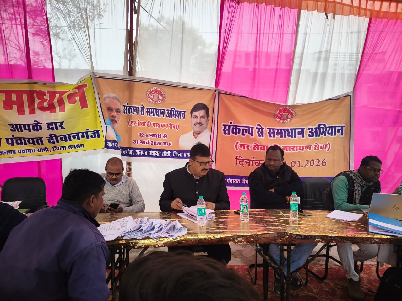 संकल्प से समाधान‘‘ अभियान के तहत दीवानगंज में शिविर आयोजित, ग्रामीणों के आवेदनों का हुआ त्वरित समाधान