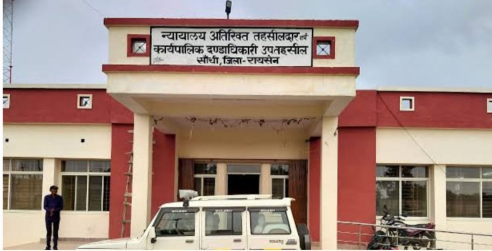 पटवारी हल्का क्रमांक 20 में व्यवस्था ठप, पटवारी की अनुपस्थिति से ग्रामीण परेशान।प्रभार को लेकर असमंजस, किसानों और आमजन के काम अटके—प्रशासन ने शीघ्र कार्रवाई का दिया आश्वासन