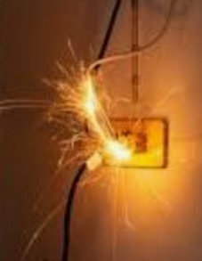 शार्ट सर्किट को हल्के में न लें, तुरंत ठीक करवाएं