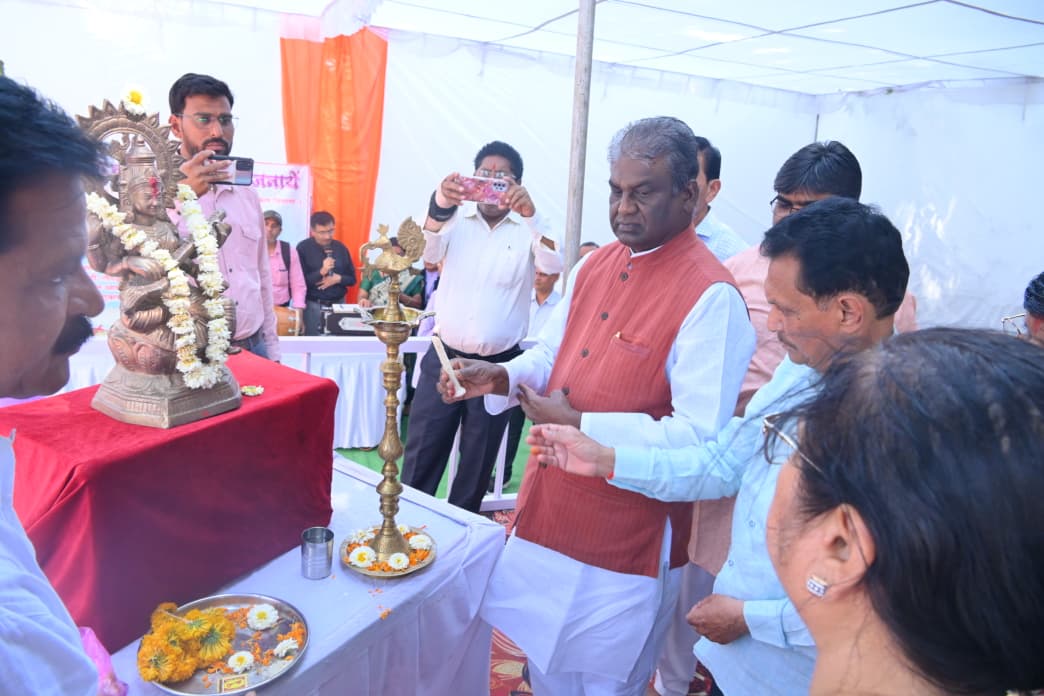 स्कूल चले हम अभियान के तहत रायसेन में जिला स्तरीय प्रवेश उत्सव कार्यक्रम सम्पन्न