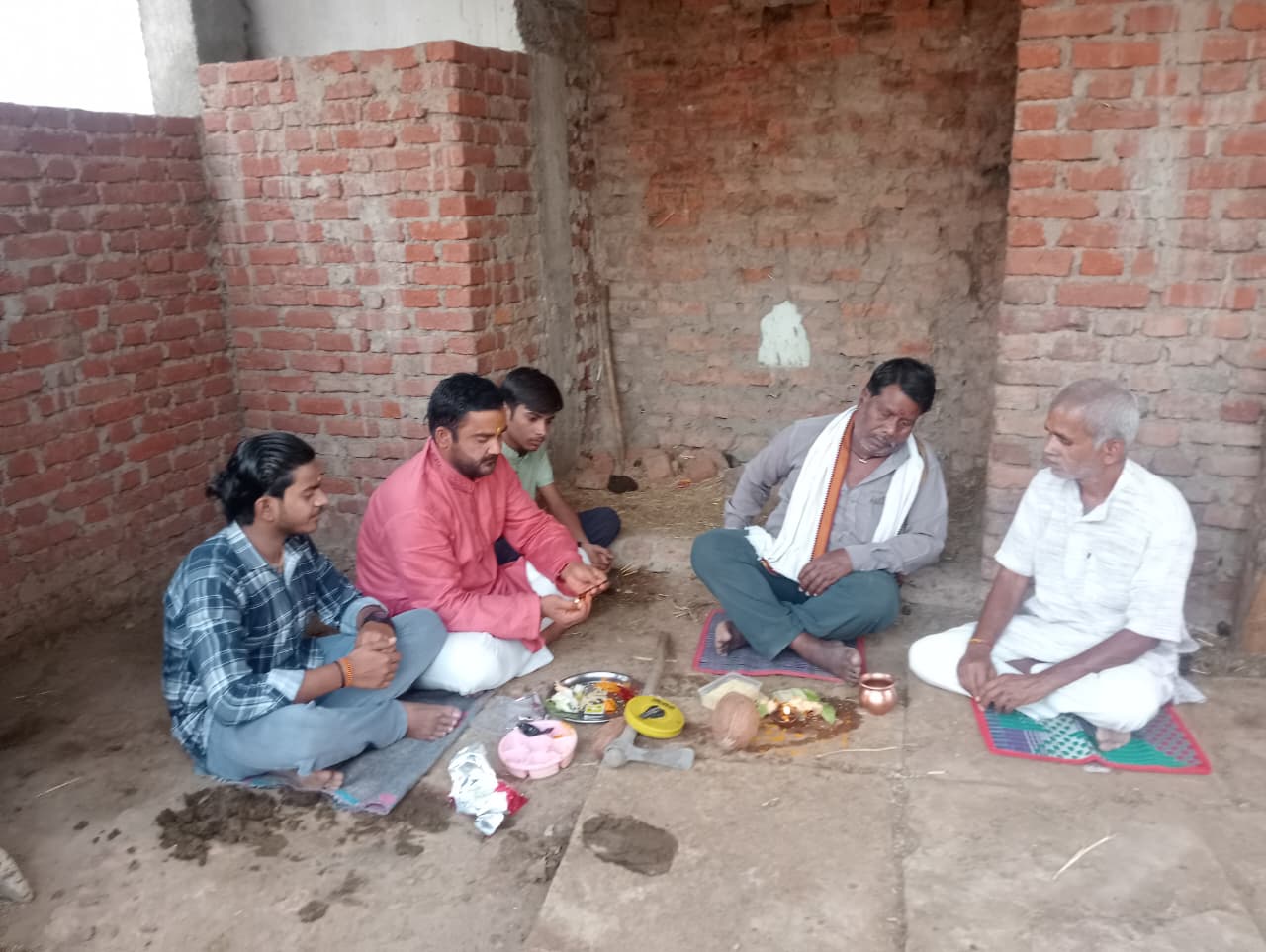 ब्राह्मण मोहल्ला शिव मंदिर शेड निर्माण का विधि-विधान से पूजन।