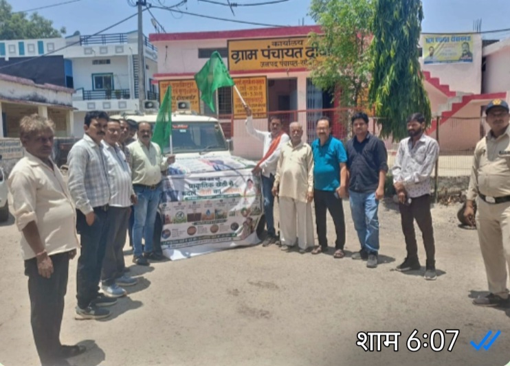 किसान भुगतान की लाइन में, इधर कृषि विभाग निकाल रहा कृषि रथयात्रा