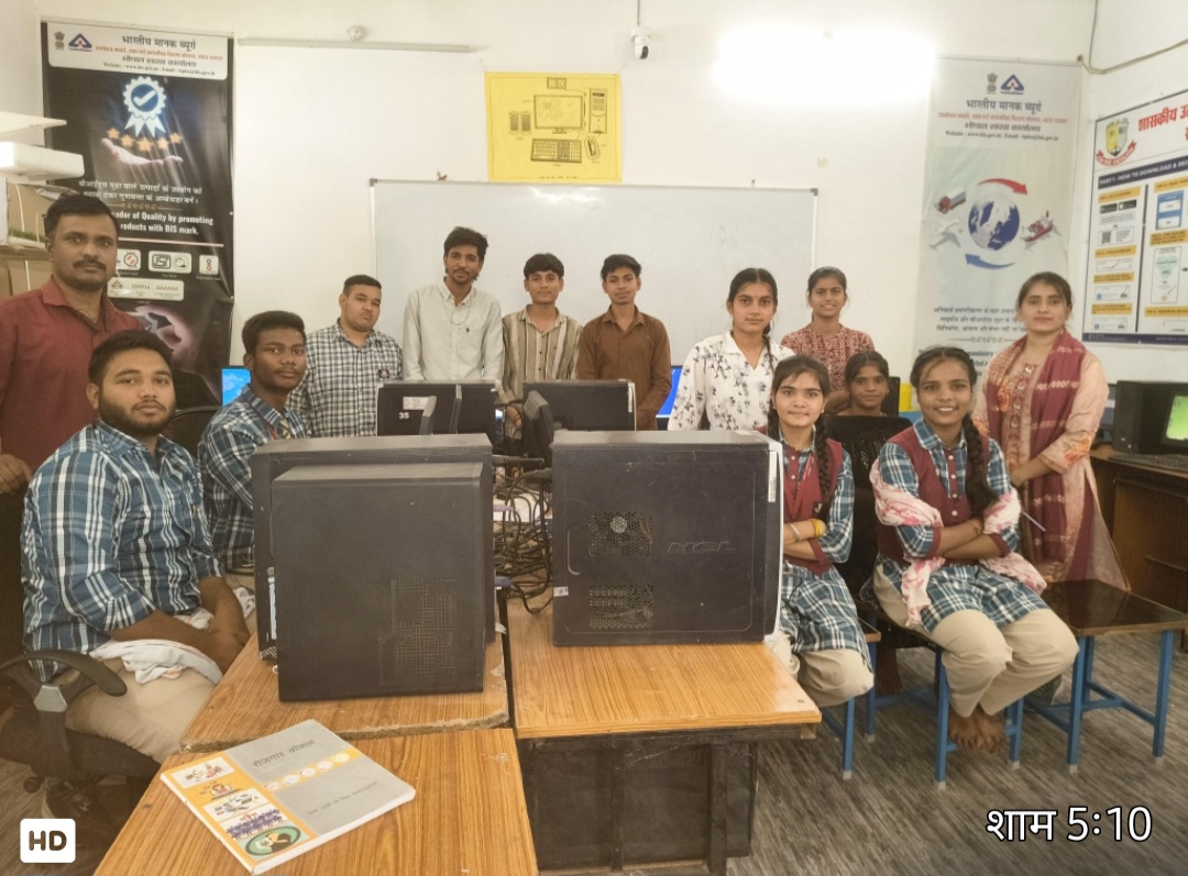 आईटी एवं इलेक्ट्रॉनिक एंड हार्डवेयर के विद्यार्थियों को मिल रहा कौशल प्रशिक्षण20 दिवसीय ऑन द जॉब ट्रेनिंग में छात्र सीख रहे आधुनिक तकनीकी कौशल