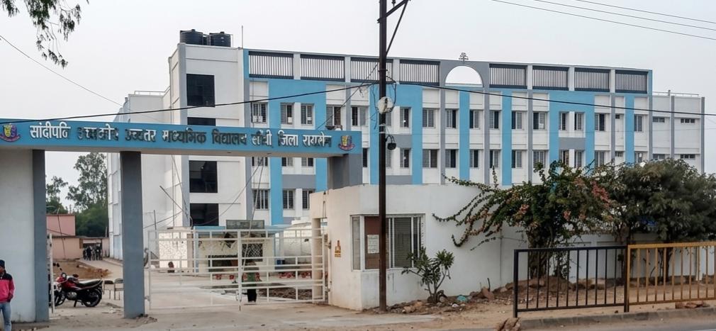 सांदीपनि शासकीय विद्यालय में शुल्क व्यवस्था पर उठे सवाल, अभिभावकों ने जताई चिंता