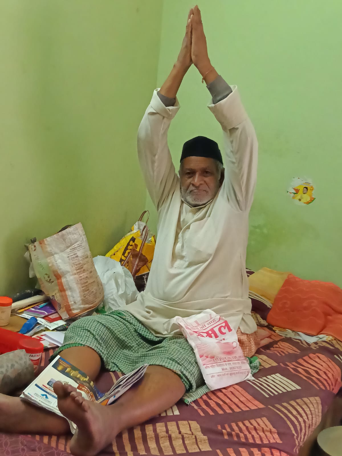 पांव से मोहताज, फिर भी योग के प्रति उत्साह कम नहीं — पूर्व पार्षद ने घर पर किया योगाभ्यास।घुटनों की बीमारी के बावजूद अंतरराष्ट्रीय योग दिवस पर दिया स्वास्थ्य जागरूकता का संदेश