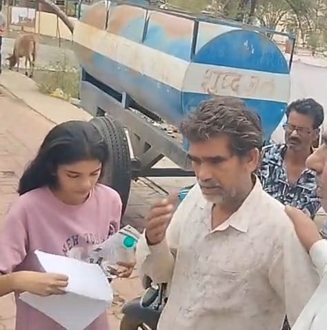 री-नीट परीक्षा से वंचित रहीं छात्राएं, केंद्र पर हुआ हंगामा