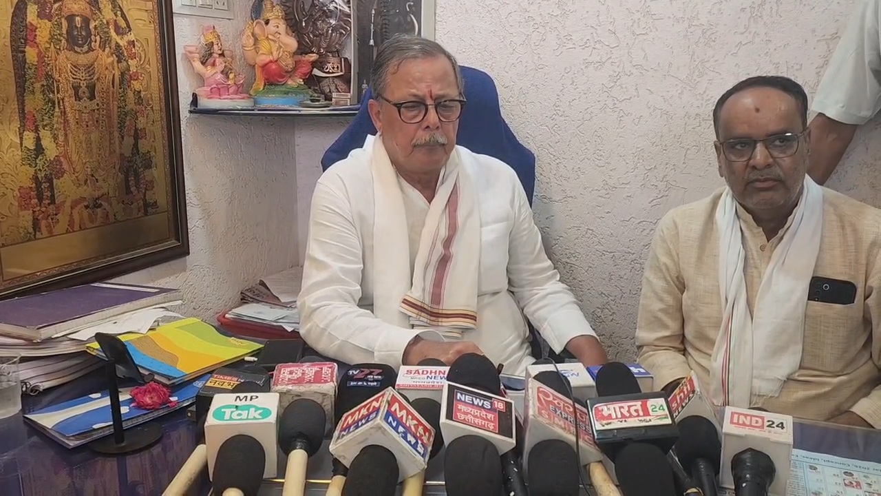 विदिशा पहुंचे कांग्रेस के वरिष्ठ नेता अजय सिंह राहुल भैया ने कार्यकर्ताओं से गुटबाजी छोड़ने की अपील की। उन्होंने कहा कि कांग्रेस 25 साल से सत्ता से बाहर है और एकजुटता ही पार्टी को मजबूत बना सकती है।