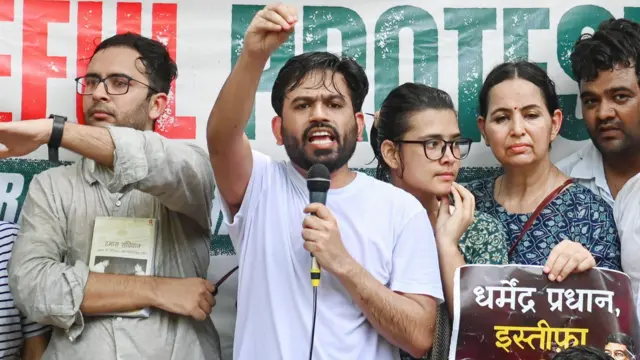 नई दिल्ली के किसान घाट पर CJI पार्टी के विरोध प्रदर्शन को लेकर दिल्ली ट्रैफिक पुलिस द्वारा जारी ट्रैफिक एडवाइजरी।"