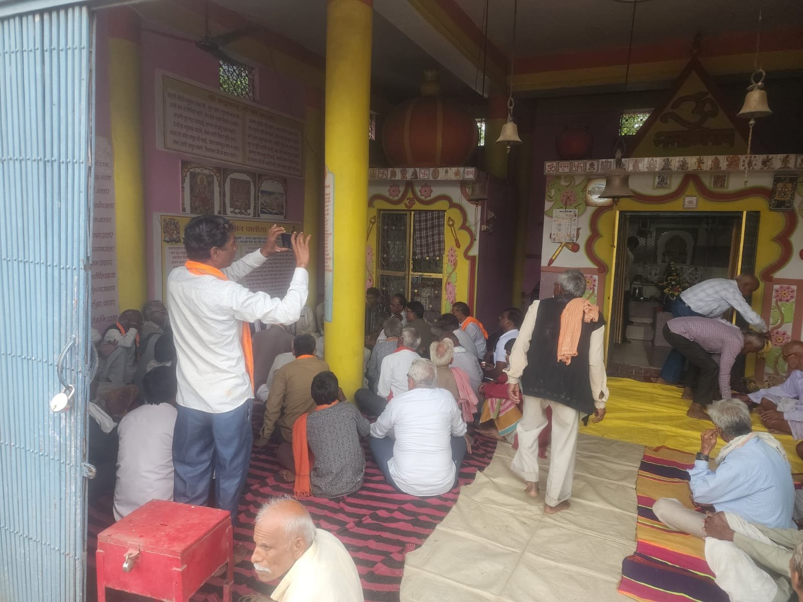 सांची में श्रावण सोमवार पर शिवालयों में उमड़ा आस्था का सैलाब, स्तूप चौराहे के शिव मंदिर में सुबह से लगी रही भक्तों की कतार।