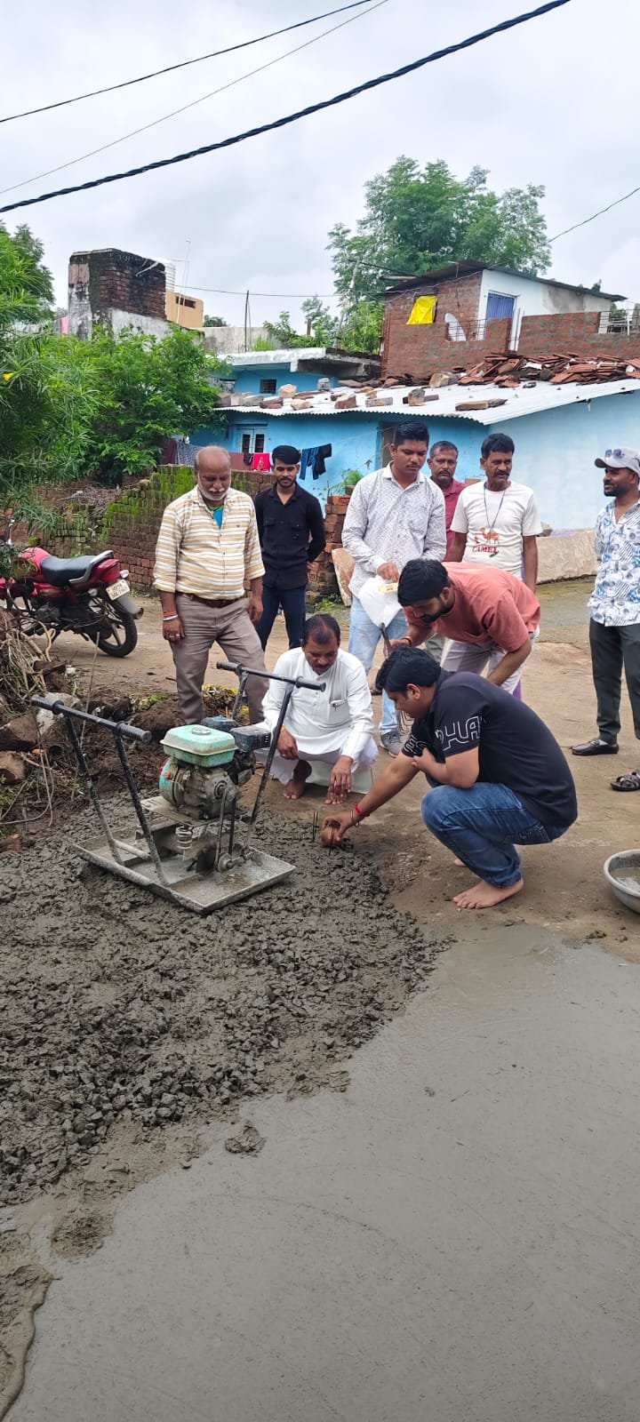 वार्ड क्रमांक चार में सीसी रोड निर्माण की सौगातलंबे समय से की जा रही वार्डवासियों की मांग होगी पूरी, नगर परिषद अध्यक्ष ने किया भूमि पूजन