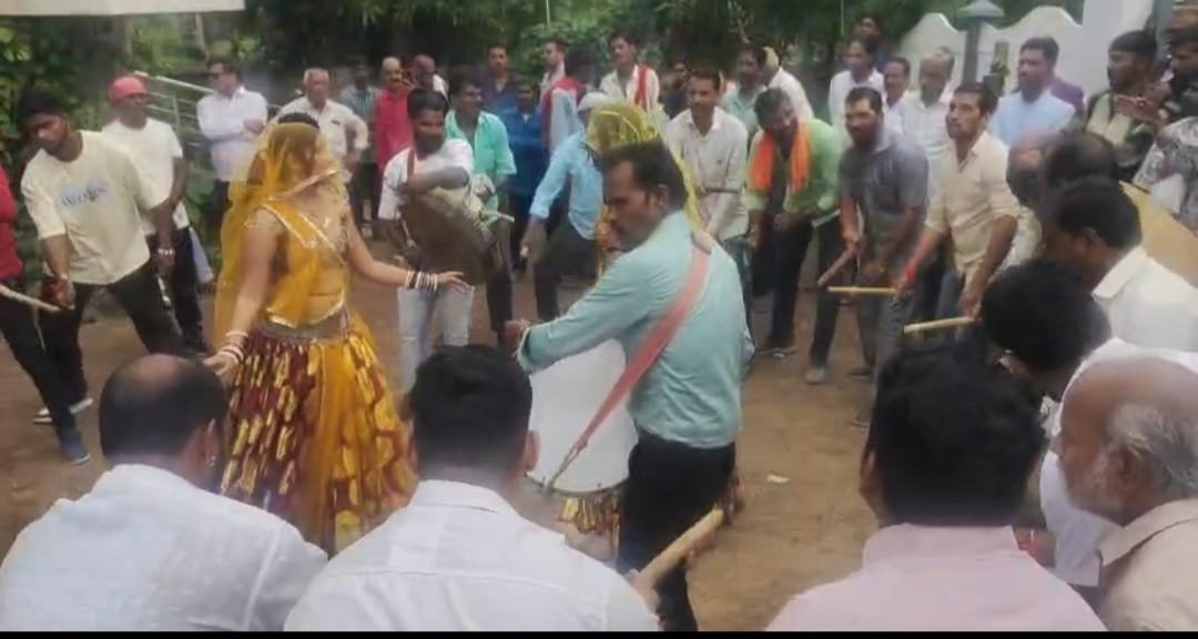 भुजरिया पर्व पर दिखी लोकपरंपरा की झलक, एक-दूसरे को भुजरिया देकर दी शुभकामनाएंनगर सहित आसपास के ग्रामीण क्षेत्रों में हर्षोल्लास से मनाया गया पर्व, आपसी भाईचारे और सौहार्द का दिया संदेश