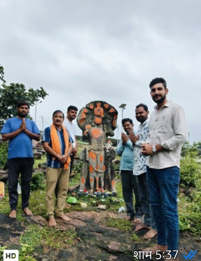 हजारों साल प्राचीन नागदेवता की पूजा करने पहुंचे ग्रामीणनागौरी पहाड़ी पर आज भी विरासत की गवाही दे रही प्राचीन प्रतिमा, ग्रामीण स्वयं कर रहे देखरेख