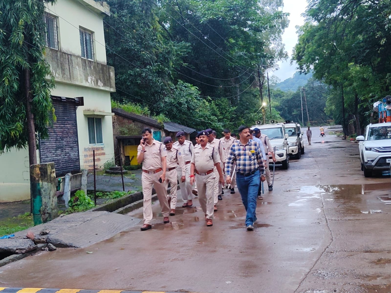 त्योहारों को लेकर पुलिस हुई अलर्ट, सांची सहित क्षेत्र में निकला भव्य फ्लैग मार्च