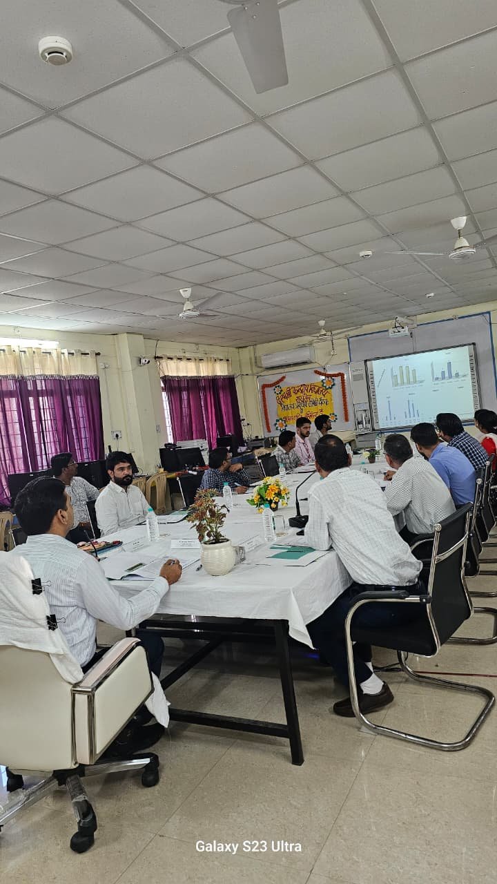 कलेक्टर श्री विश्वकर्मा की अध्यक्षता में प्रबंधन समिति की बैठक सम्पन्न