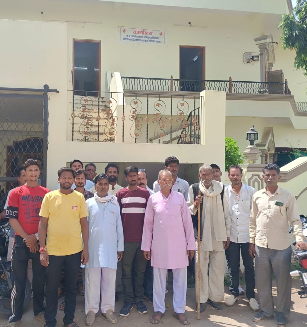 स्कूल के पास से सड़क निर्माण पर उचेर के ग्रामीणों ने जताई आपत्तिप्रधानमंत्री सड़क योजना के महाप्रबंधक को सौंपा आवेदन, वैकल्पिक नहर मार्ग से सड़क बनाने की मांग
