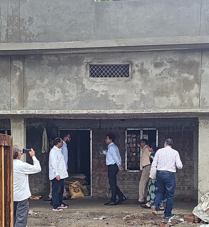 कलेक्टर श्री विश्वकर्मा ने राजीव नगर में निर्माणाधीन पंचायत भवन का किया निरीक्षण