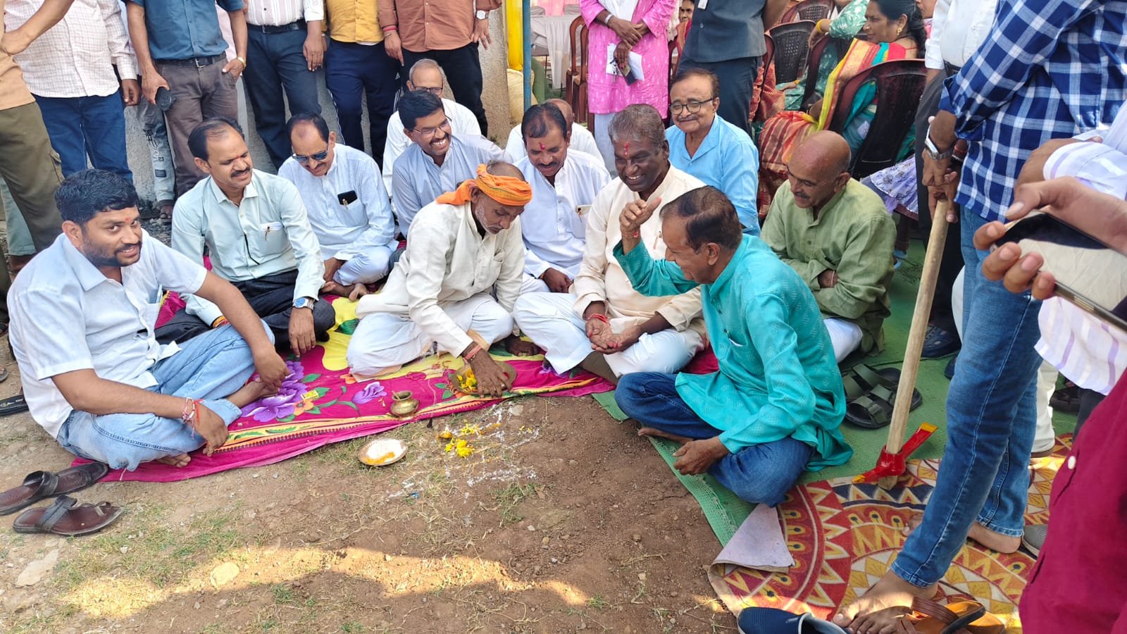 हेडगेवार कॉलोनी में 10 लाख की सीसी रोड का भूमि पूजनविधायक डॉ. प्रभुराम चौधरी ने किया भूमिपूजन, लंबे समय से थी सड़क निर्माण की मांग