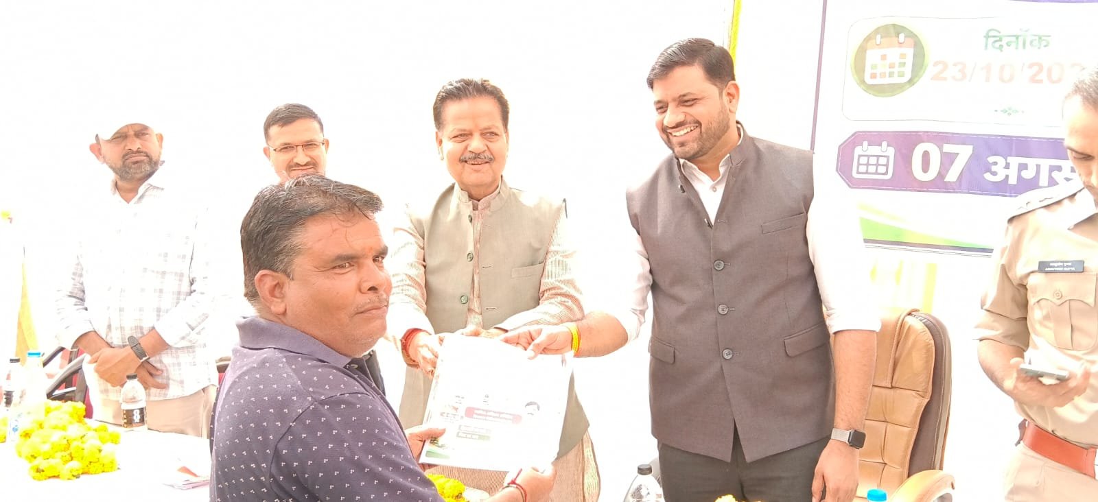 स्वामित्व योजना से हितग्राही उमेश को सम्पत्ति का मिला कानूनी अधिकार, दूर हुई चिंतारजिस्ट्री मिलने से बढ़ा भरोसा, अब अपनी संपत्ति को लेकर निश्चिंत हैं उमेश