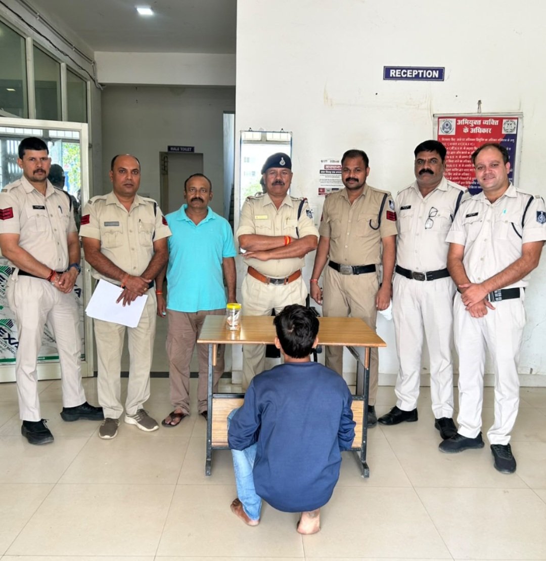 पुलिस की तत्परता से मंदिर चोरी का 48 घंटे में खुलासाहनुमान मंदिर से चोरी गए आभूषण व मुखौटा बरामद, आरोपी गिरफ्तार